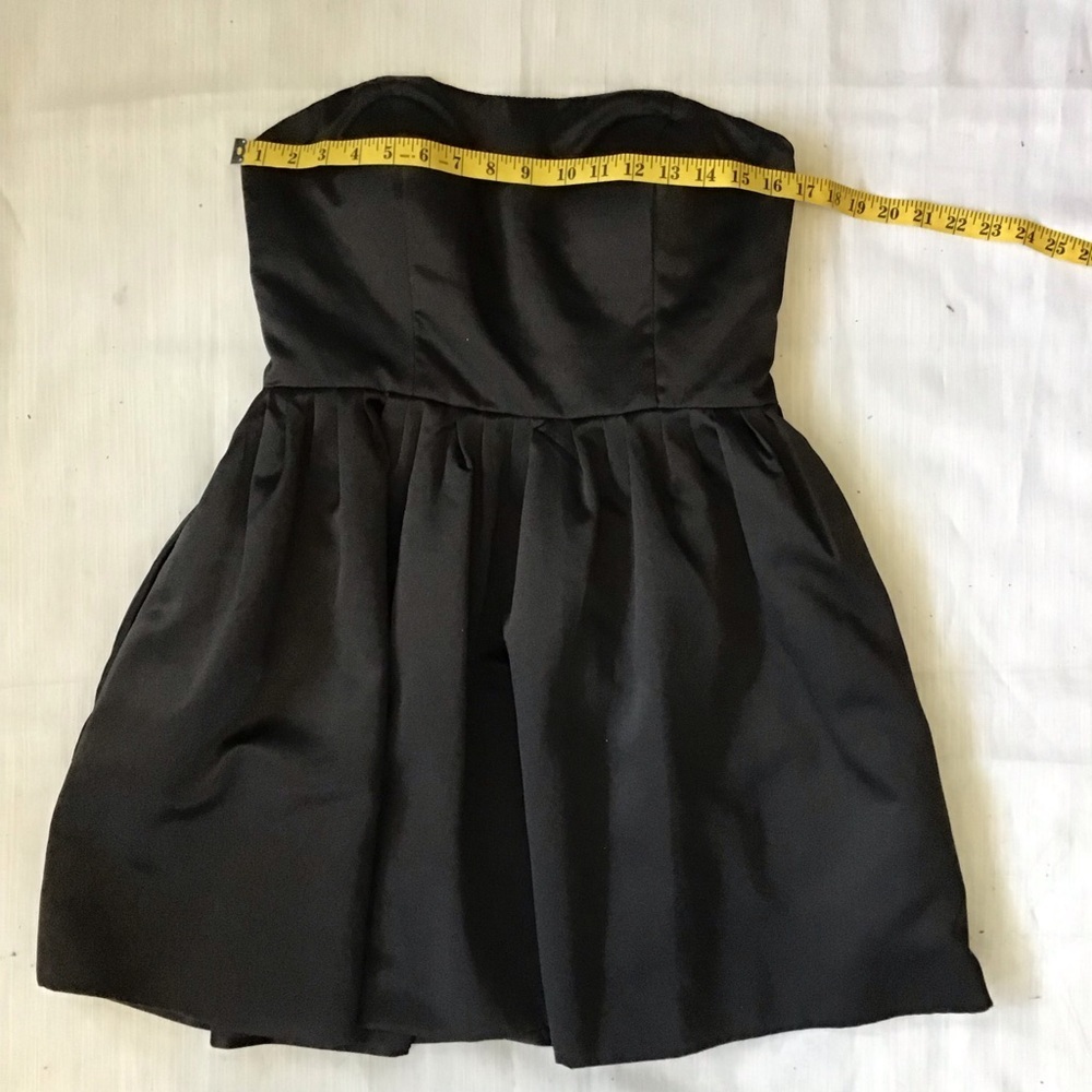 JJs HOUSE WOMEN BLACK SATIN STRAPLESS HEART SHAPE PLEATED EVENT DRESS- No SZ Tag - Picture 6 of 9